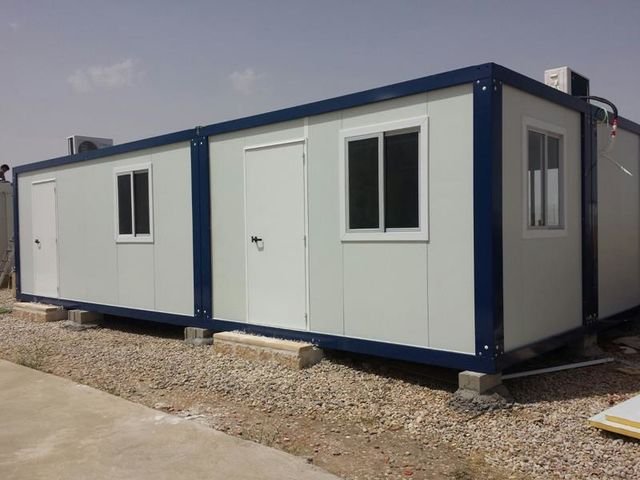 Bureau de chantier préfabriqué climatisé posé sur plots béton